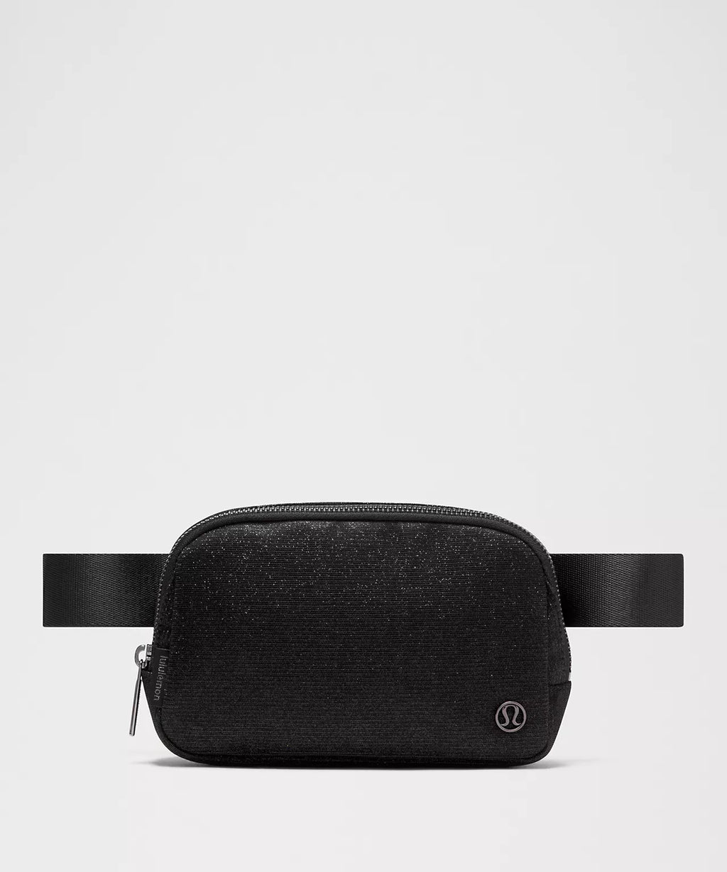 Lululemon Everywhere Belt Bag 1L
Glitter (Black/Gunmetal)