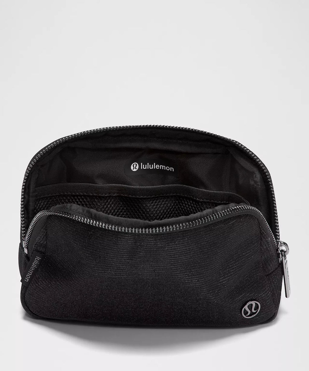 Lululemon Everywhere Belt Bag 1L
Glitter (Black/Gunmetal)