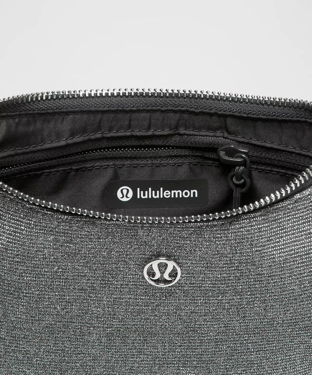 Lululemon City Essentials Mini Shoulder Bag 1L
Glitter - Dark Silver/Graphite Grey/Silver