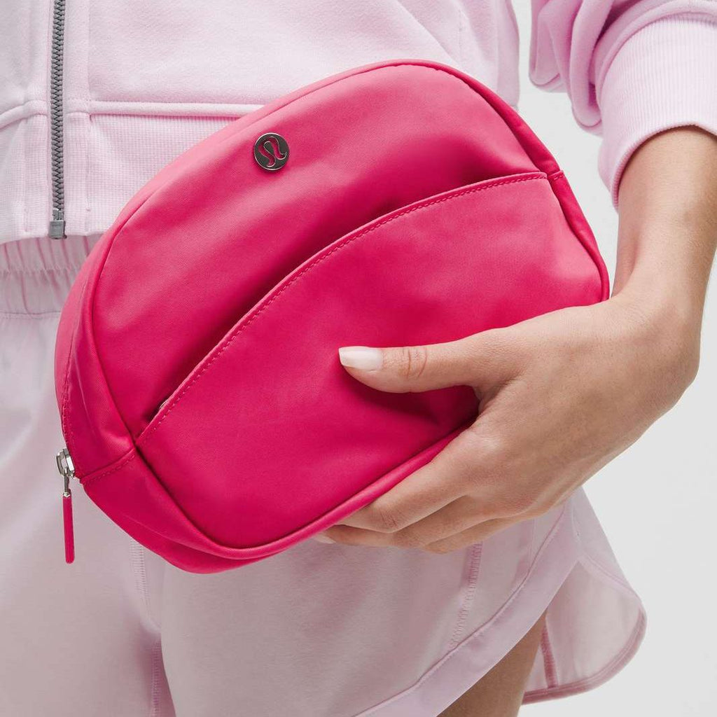 LuluLemon City Essentials Pouch 4L-Colour Raspberry Coulis 