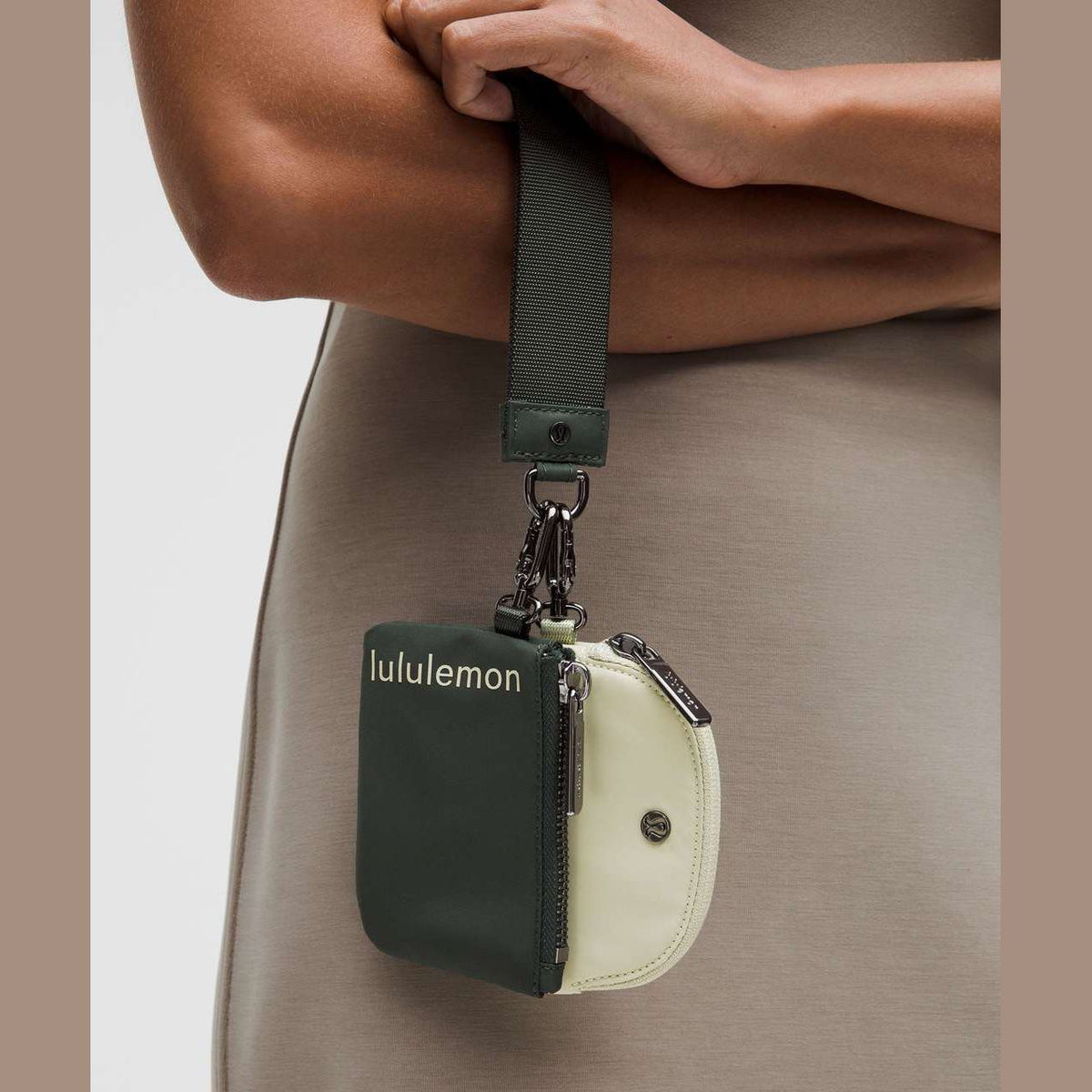 LuluLemon Dual Pouch Wristlet-ColourRainforest Green/Honeydew 