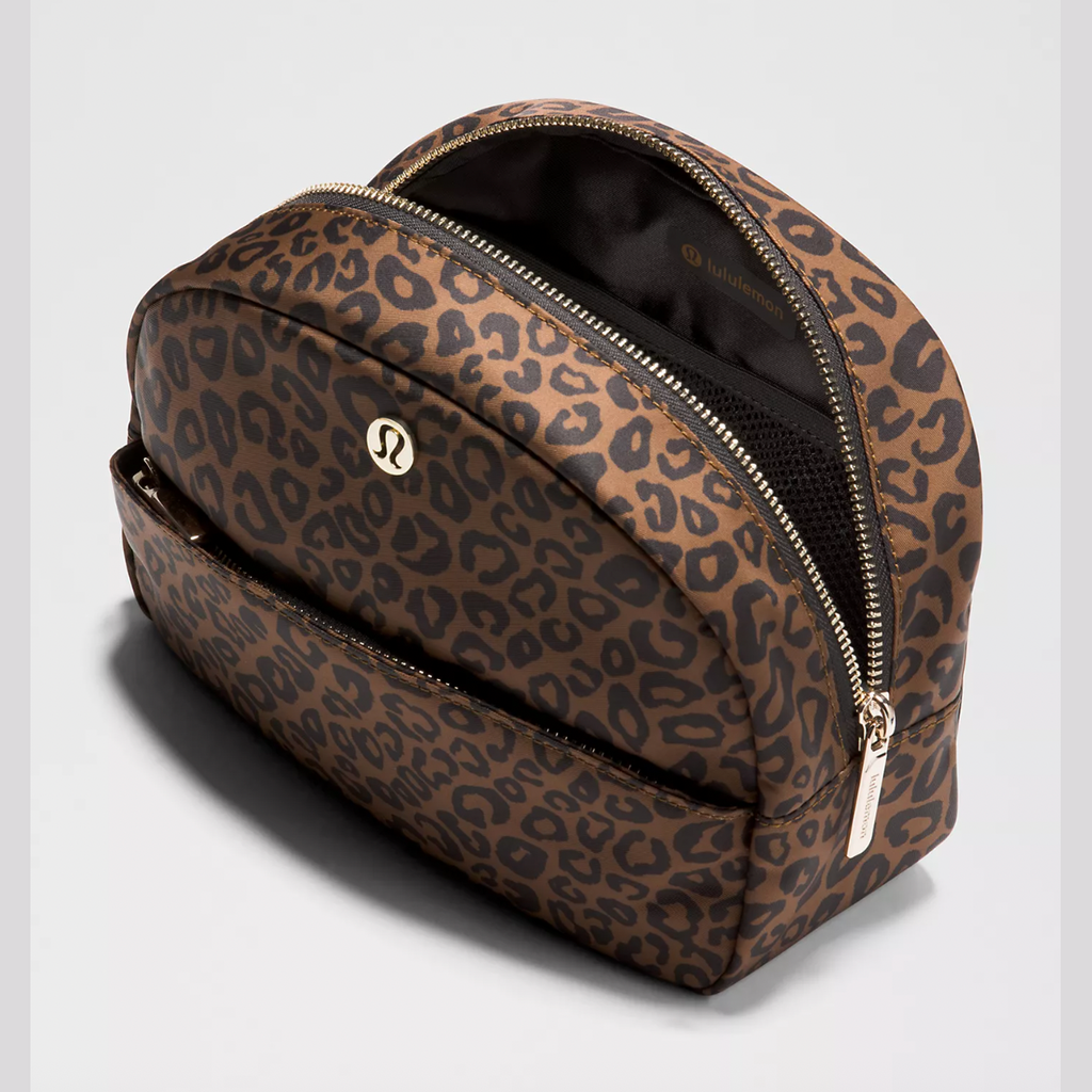 Lululemon City Essentials Pouch 4L - Leopardo Shift Midi Desert Khaki Multi/Night Brown/Gold