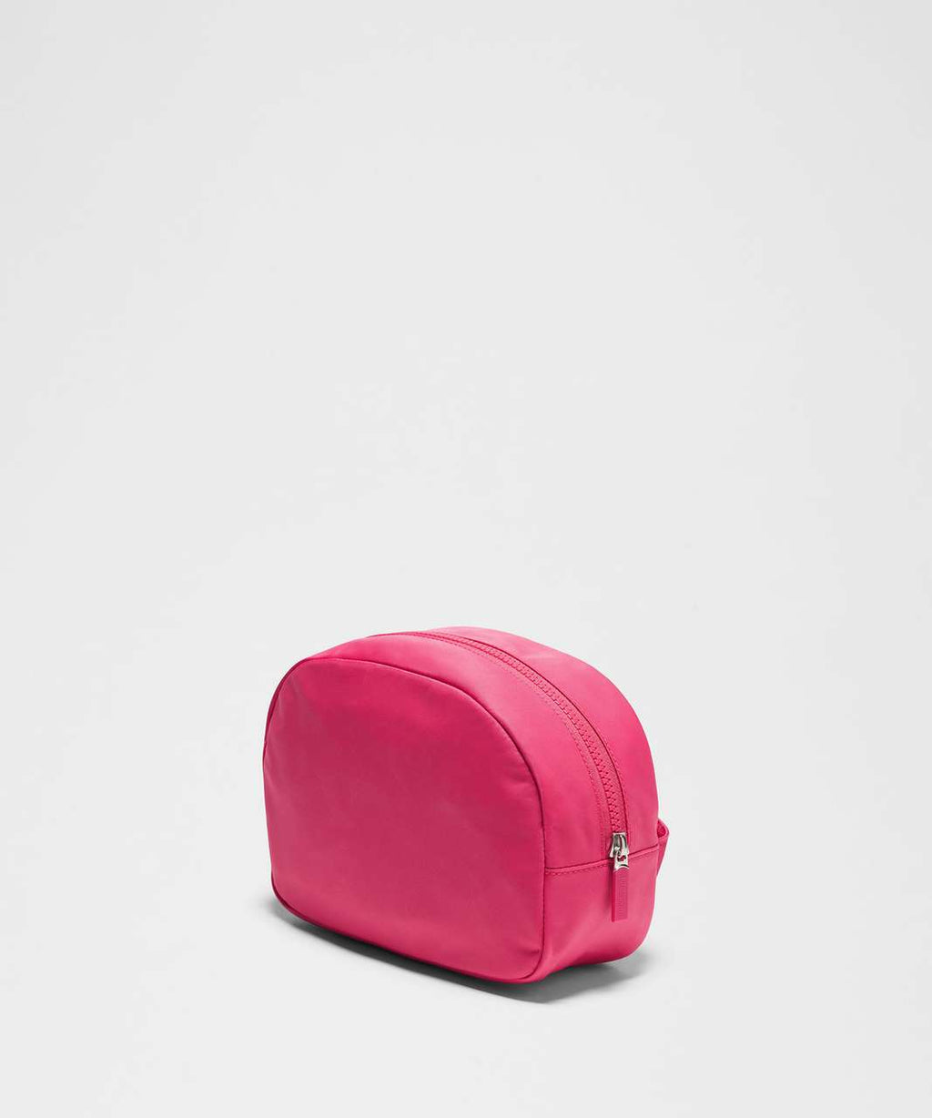 LuluLemon City Essentials Pouch 4L-Colour Raspberry Coulis